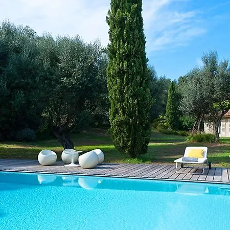 Porto-vecchio Sleeps 8 With Pool Air Con And Wifi