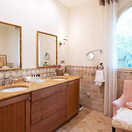 Porto-vecchio Sleeps 8 With Pool Air Con And Wifi