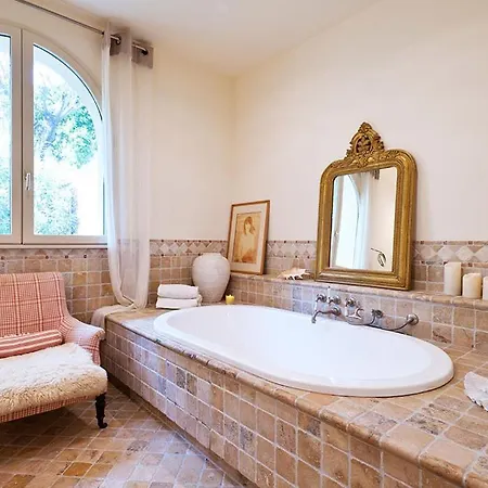 Villa Porto-vecchio Sleeps 8 With Pool Air Con And Wifi *
